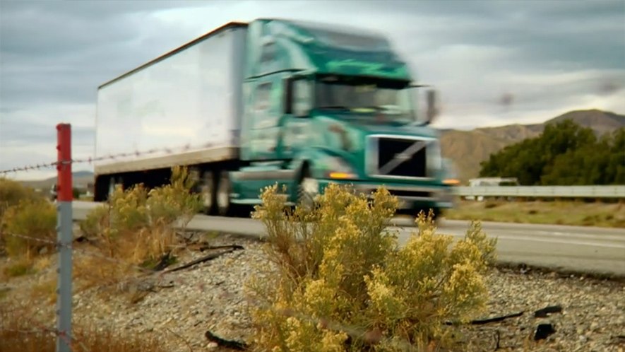 2004 Volvo VNL