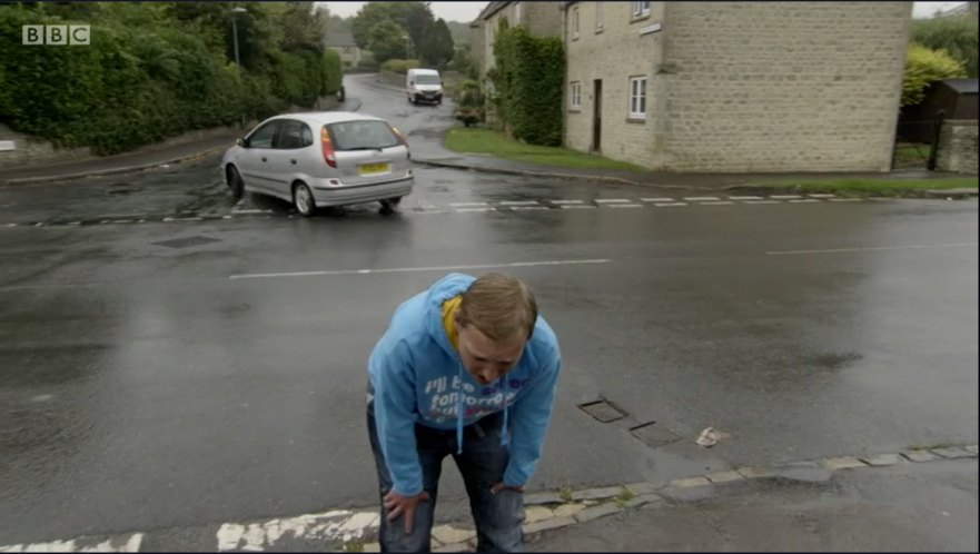 2001 Nissan Almera Tino [V10]