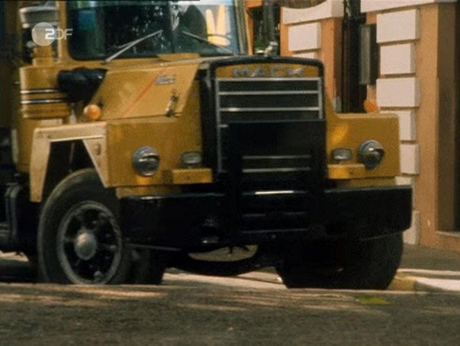 Mack DM-800