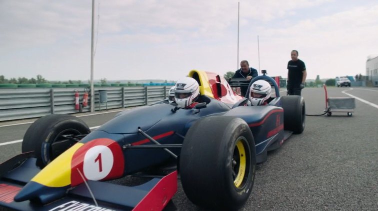 Custom Made Design Tech Centre LR3S