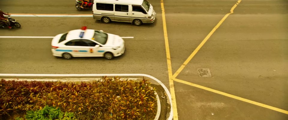 2000 Mitsubishi L-300 Exceed