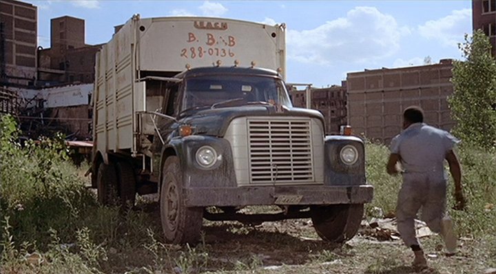 International Harvester Loadstar Leach