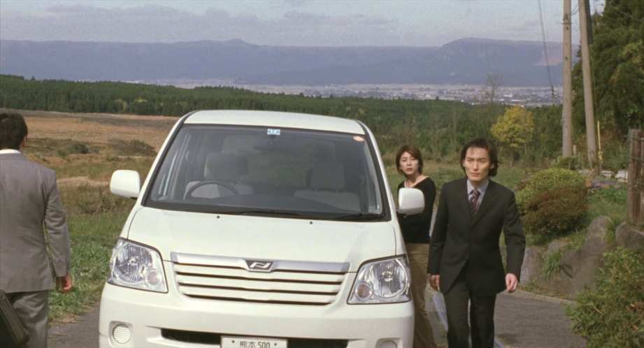2001 Toyota Noah [R60]