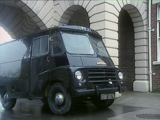 1964 Morris LD 'Black Maria'
