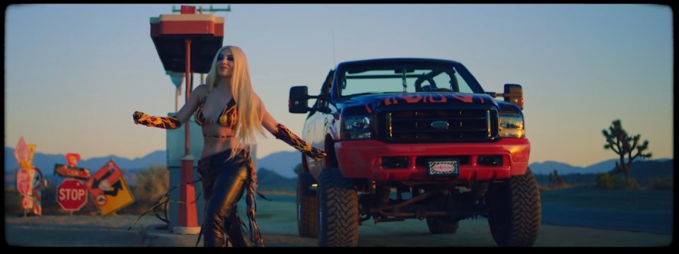 2005 Ford Excursion Harley-Davidson edition [UW137]