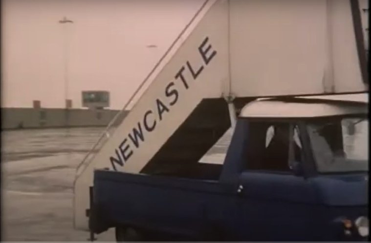 Commer 2500 Airport steps [PB]