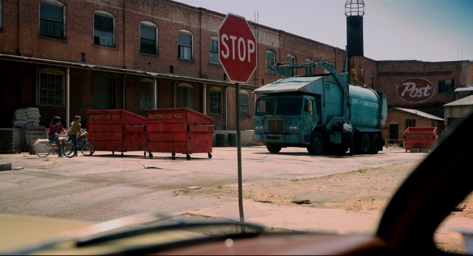 1992 Peterbilt 320