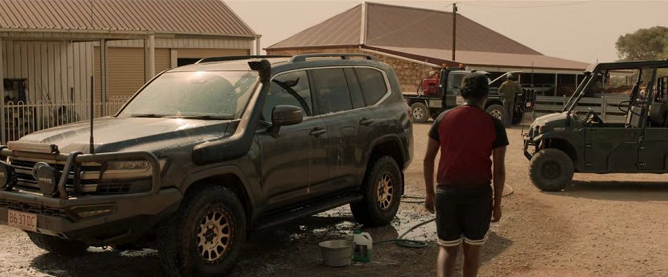 2022 Toyota Land Cruiser VX [J300]