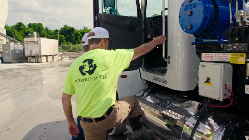 Peterbilt 335 Cusco Industries