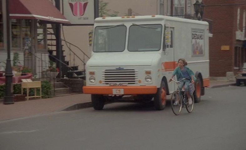 Grumman-Olson Kurbmaster on GMC chassis