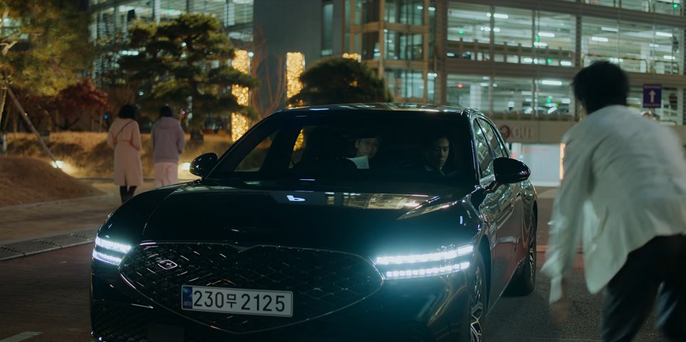 2022 Genesis G90 [RS4]