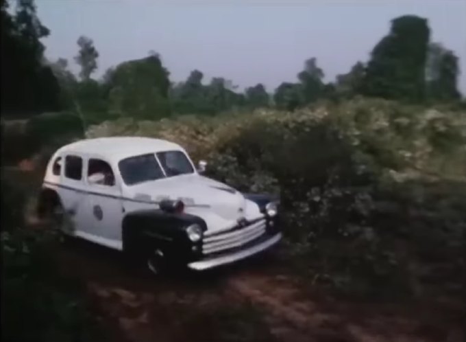 1947 Ford Super De Luxe Fordor Sedan [79A-73B]