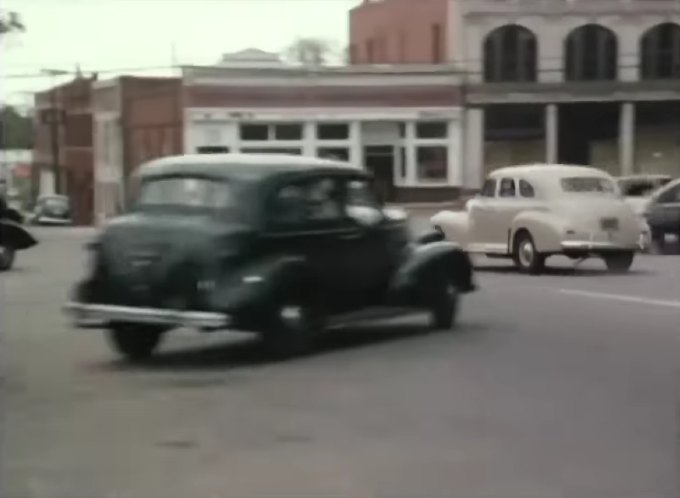 1939 Chevrolet Master De Luxe Sport Sedan [JA]