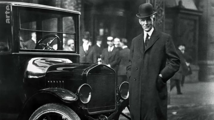 1919 Ford Model T Centerdoor Sedan
