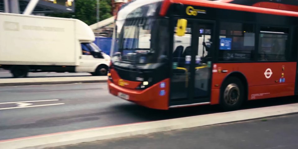 BYD D8UR Alexander Dennis Enviro200EV