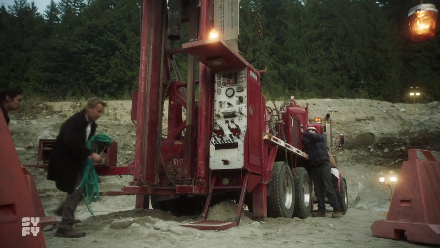 Peterbilt 367 Foremost DR-12 Drill Rig