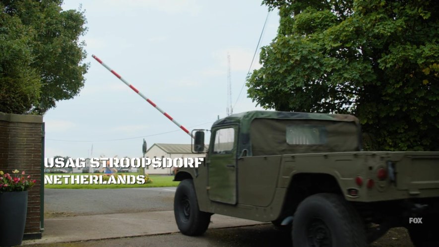 AM General HMMWV M998 Cargo/Troop Carrier
