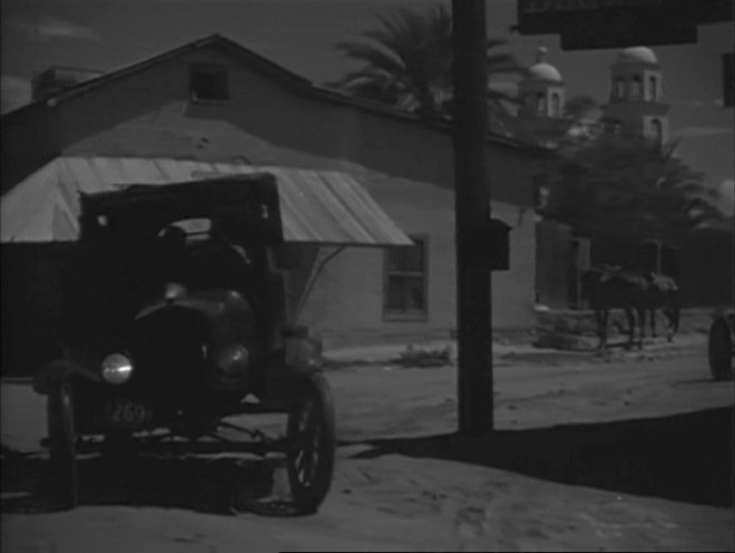 1919 Ford Model T Centerdoor Sedan