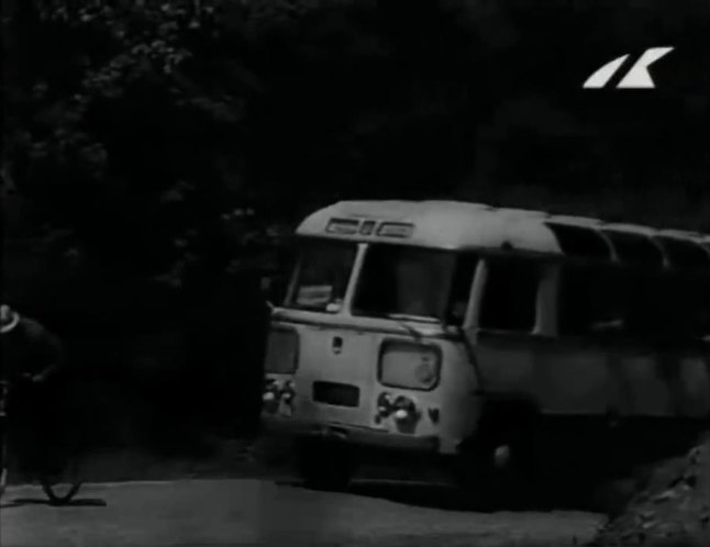 1968 PAZ 672