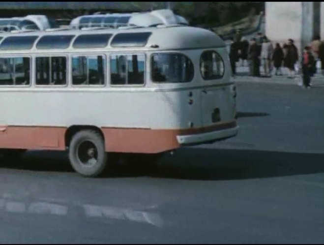 1968 PAZ 672