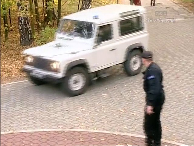 Land-Rover Defender 90