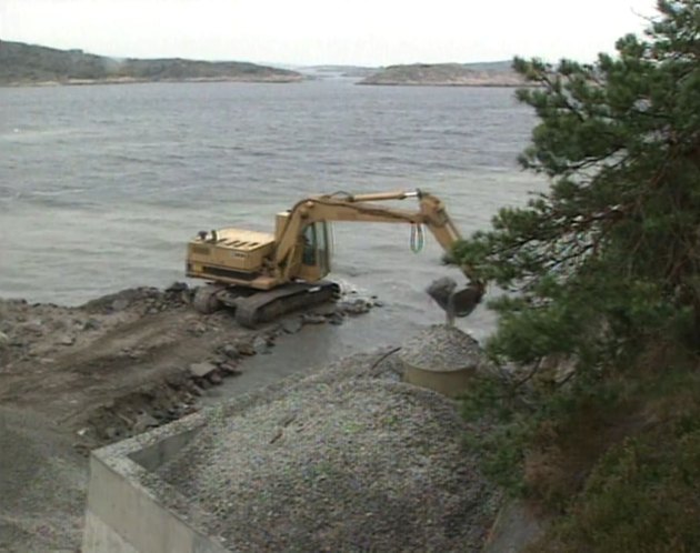 Caterpillar 225