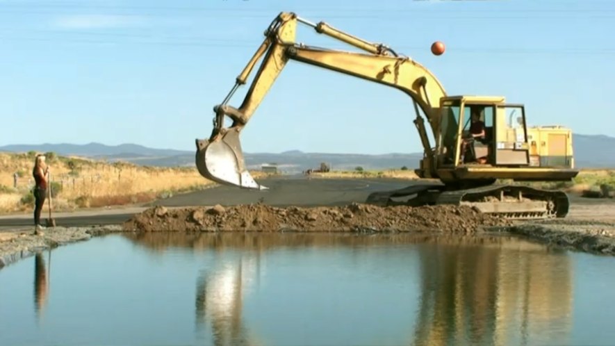 Caterpillar 225