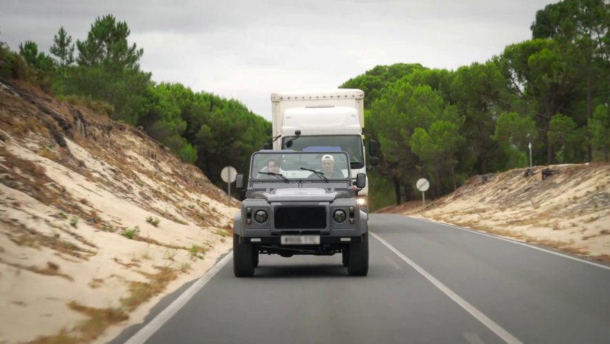 Land-Rover Defender 90