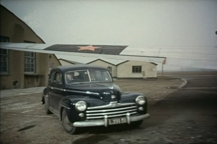 1947 Ford Super De Luxe Fordor [73B]