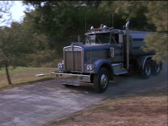 Kenworth W-900