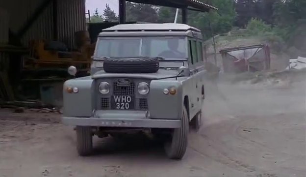 Land-Rover 109'' Series II Station Wagon
