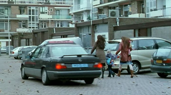 1990 Mercedes-Benz [W124]