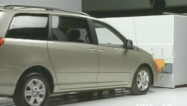 2004 Toyota Sienna LE [MCL20]