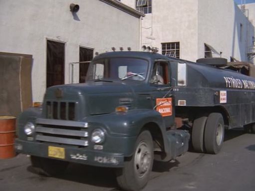 International Harvester R-185