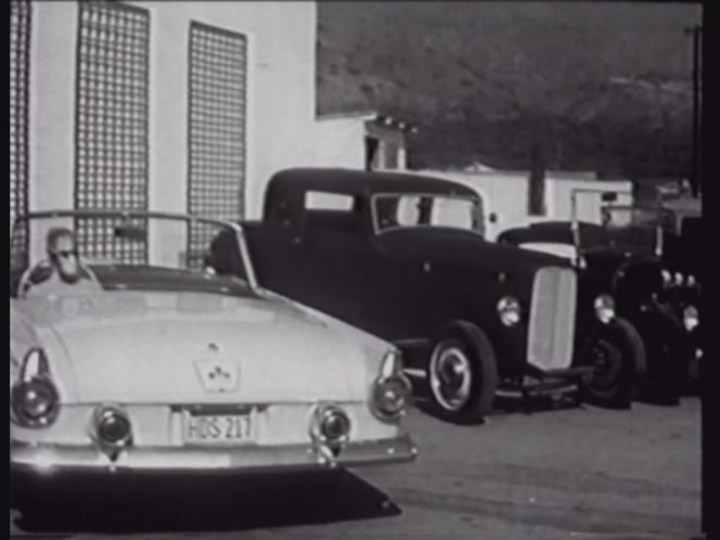 1932 Ford 3-window coupe