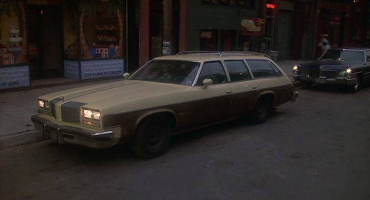 IMCDb.org: 1977 Oldsmobile Vista Cruiser in 