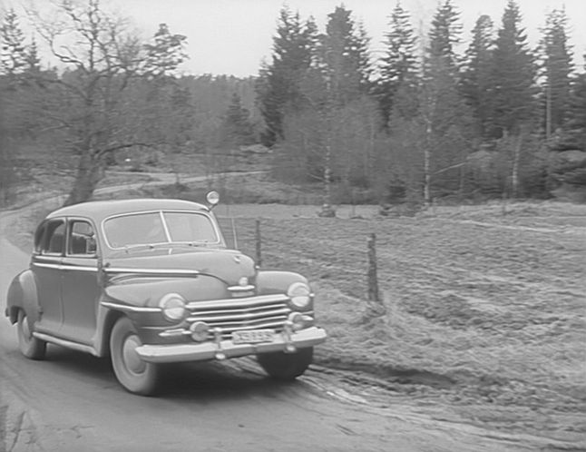 1946 Plymouth Special De Luxe Sedan [P-15-C]