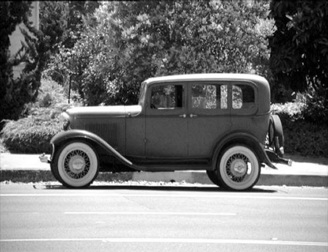 1932 Ford V8 De Luxe Fordor Sedan [18]