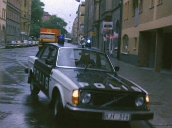 IMCDb.org: 1978 Volvo 244 DL Polis in 