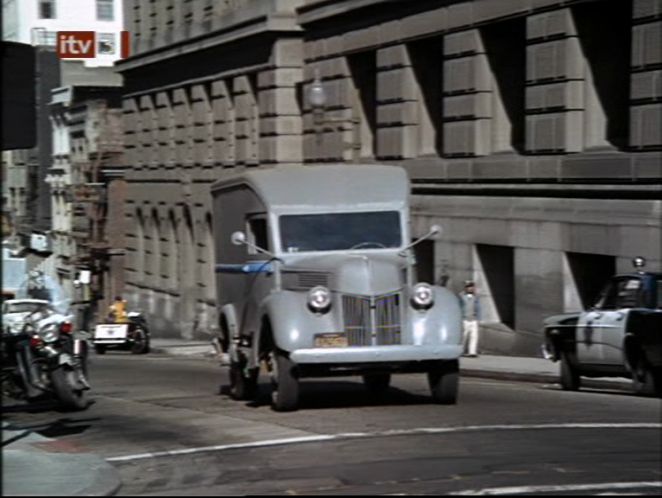 1940 Ford V8 1-Ton Police Van Replica by AMT