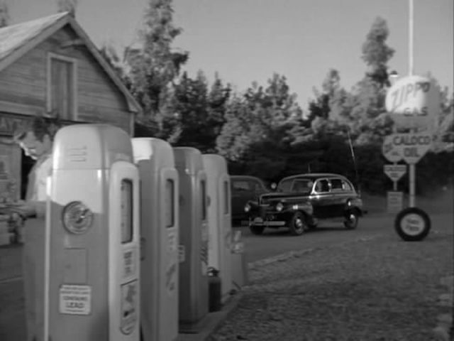 1941 Ford Super De Luxe Fordor Sedan [11A]