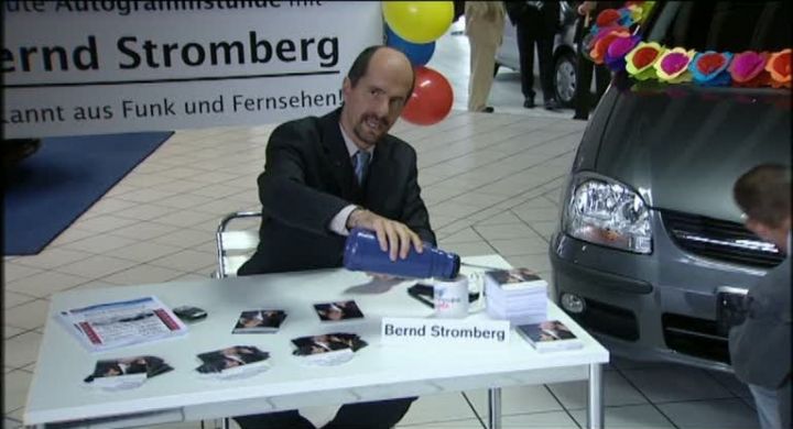 2005 Nissan Almera Tino [V10]