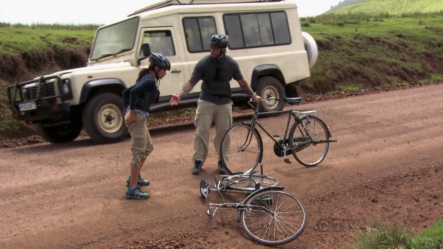 Land-Rover Defender 130 Station Wagon Bus conversion