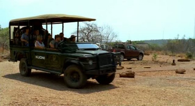 Land-Rover Defender 130 'Safari'