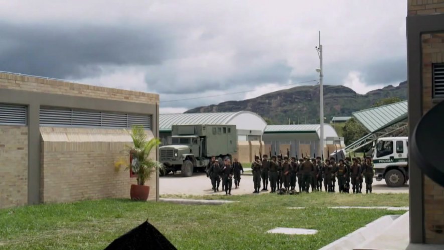 AM General M-934 5-ton 6x6 Expansible Van [M-939]