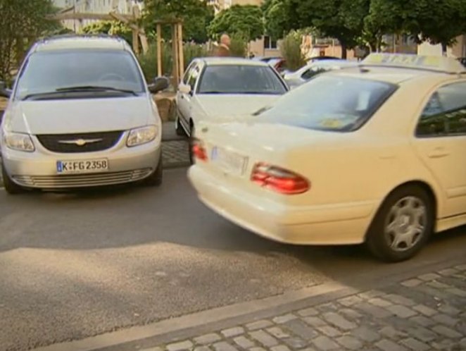 2001 Chrysler Voyager [RG]