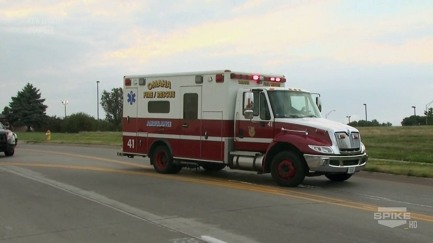 2002 International 4000-Series LP