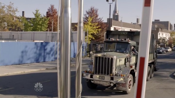 1987 Autocar DK Leach