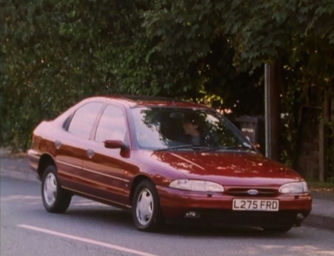 1993 Ford Mondeo 2.0i 16V Ghia MkI [CDW27]