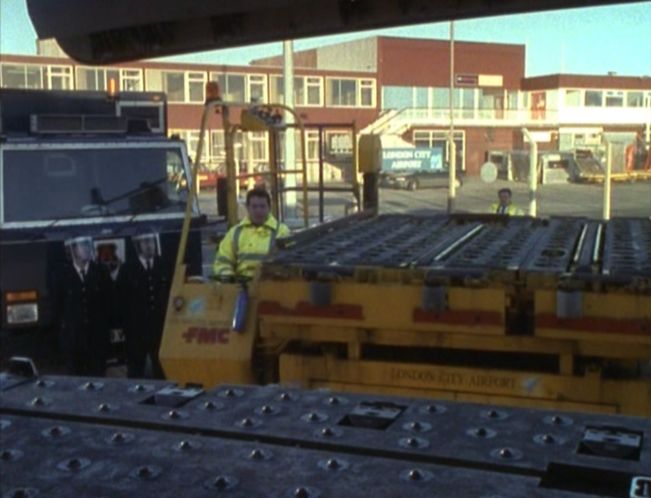 FMC MDL Main Deck Loader